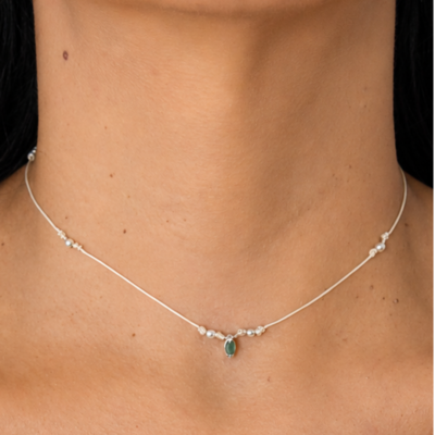 Collar de esmeralda natural en plata 925 con cordón de nylon