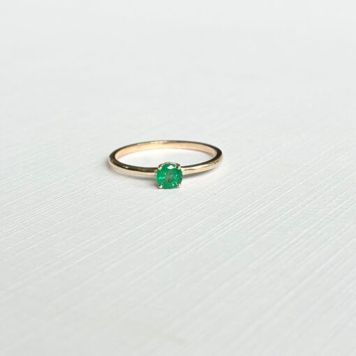 anillo esmeralda redonda