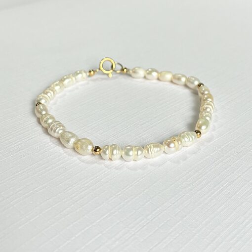 Pulsera de perlas con broche elaborada en plata 925 y oro amarillo de 14K