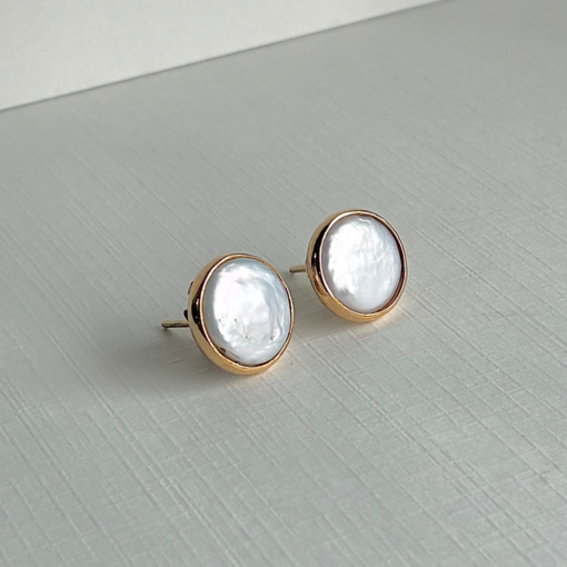 17 Aretes de perla en oro amarillo macizo de 18K con perlas cultivadas