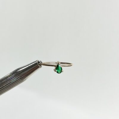 Anillo gota clásico en oro 14K y 18K con piedra natural de corte gota