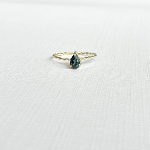 Anillo Gota Twist en Oro 14K y 18K con topacio natural de corte gota