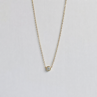 Collar Punto de Luz en Oro 18K con circonio de corte redondo y engaste bisel