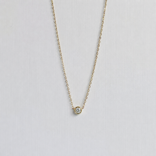 Collar Punto de Luz en Oro 18K con circonio de corte redondo y engaste bisel