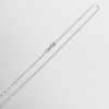47_1 La Cadena Wheat en Oro Blanco 18K destaca por su delicado tejido tipo espiga y su acabado rodinado brillante, ideal para lucir sola o acompañar dijes pequeños y medianos.