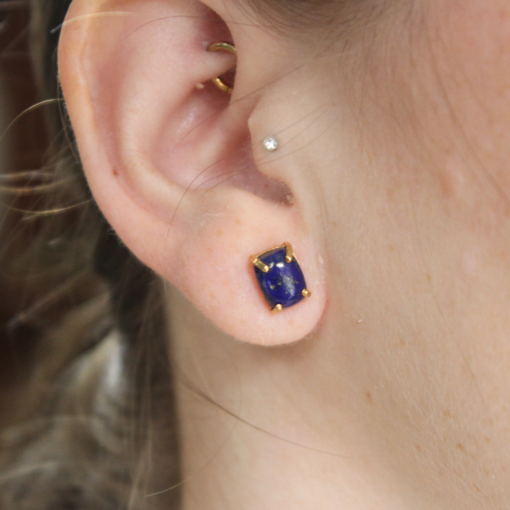 Aretes Lapislázuli en Oro 18K con piedra natural de corte rectangular y engaste de uñas