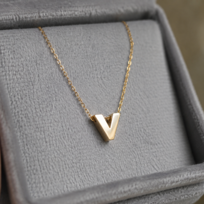 Collar Inicial 3D en Oro 18K con letra personalizada en diseño tridimensional y cadena de oro macizo