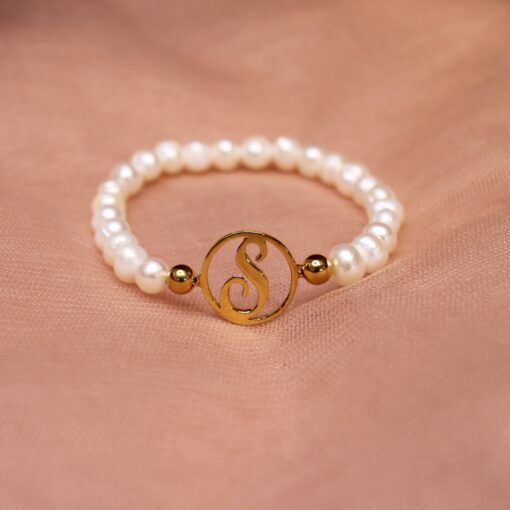 Pulsera Inicial Perla en Plata 925 y Oro 14K con perlas cultivadas y dije circular personalizado con una inicial