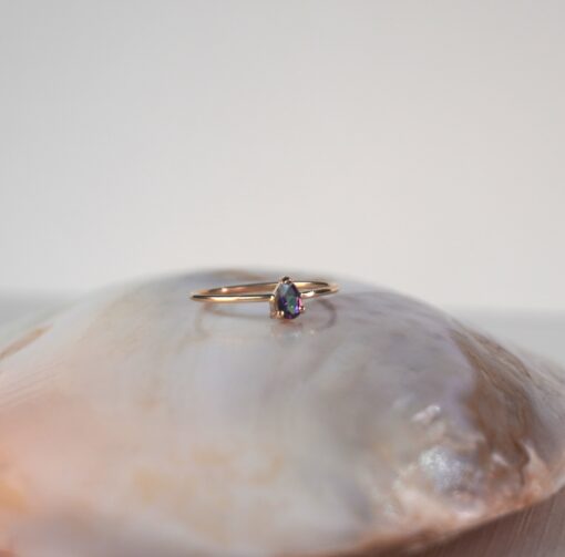 99_1 Anillo Gota Clásico Topacio Místico en Oro 14K - Talla 6.5