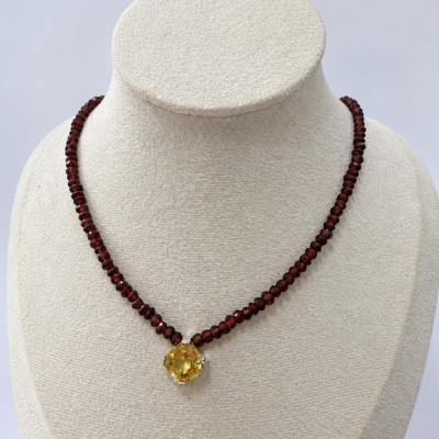 Collar de Granate y  Zafiro Amarillo Lab.