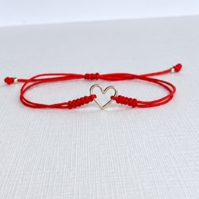 Red Heart Cord Bracelet on White Pulsera Corazón en Plata